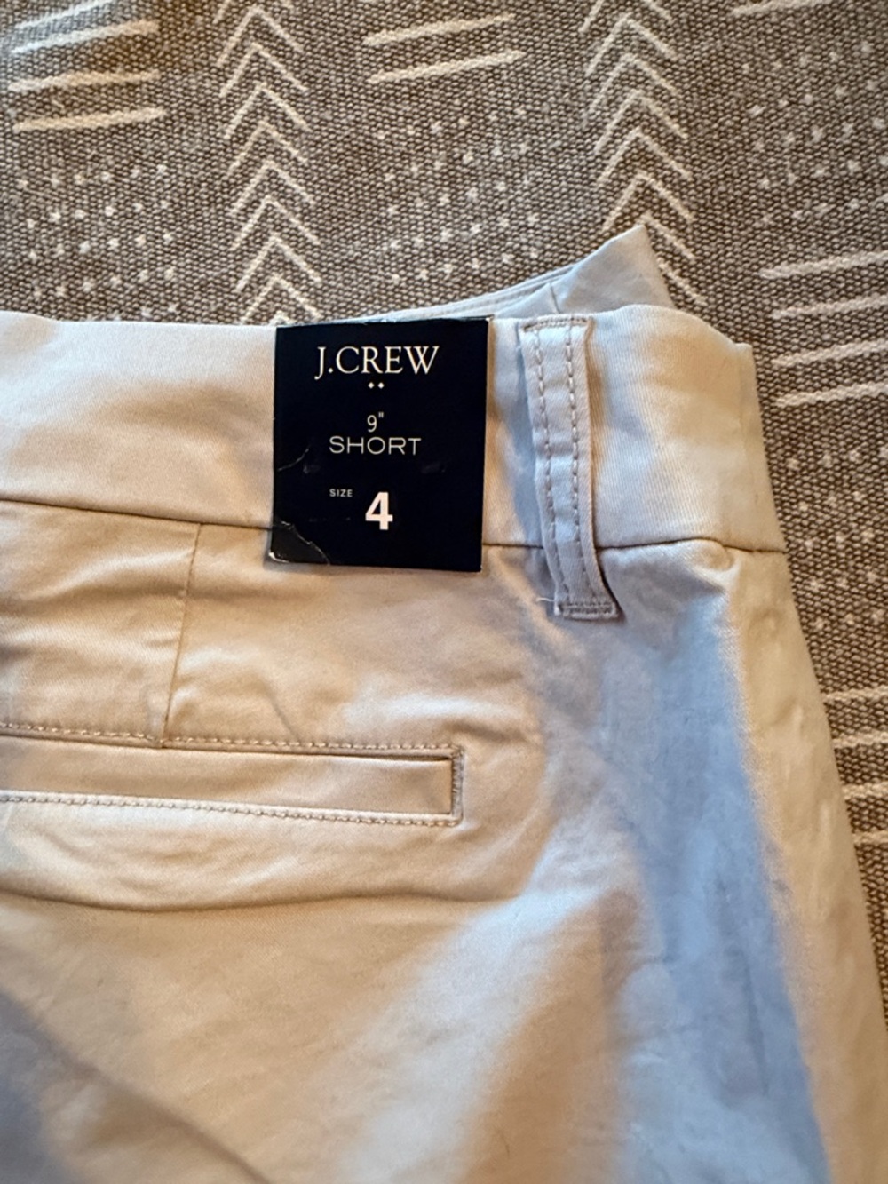 J. Crew Women’s 9” Khaki Flat-Front Cotton Shorts. Size 4 - Picture 4 of 5